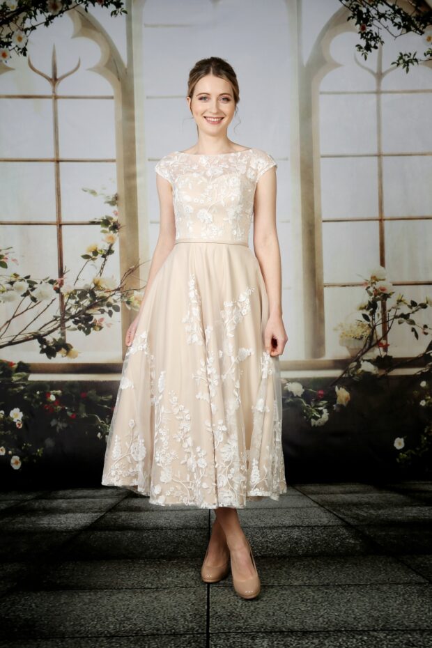Vintage Tea-Length Lace Dress - Nieve Couture