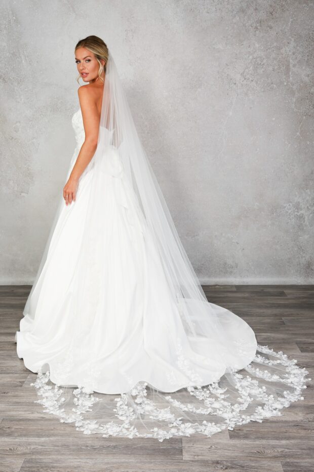 Second hand deals wedding veils